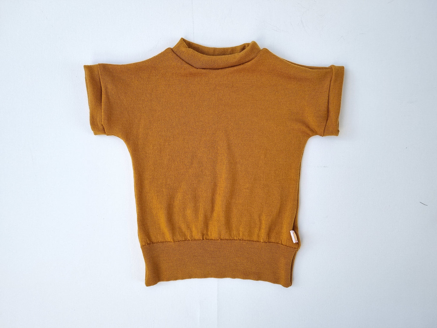 T-Shirt für Babys 86/92 aus leichter Upcycling Wolle in Ockergelb - Jawoll Baby