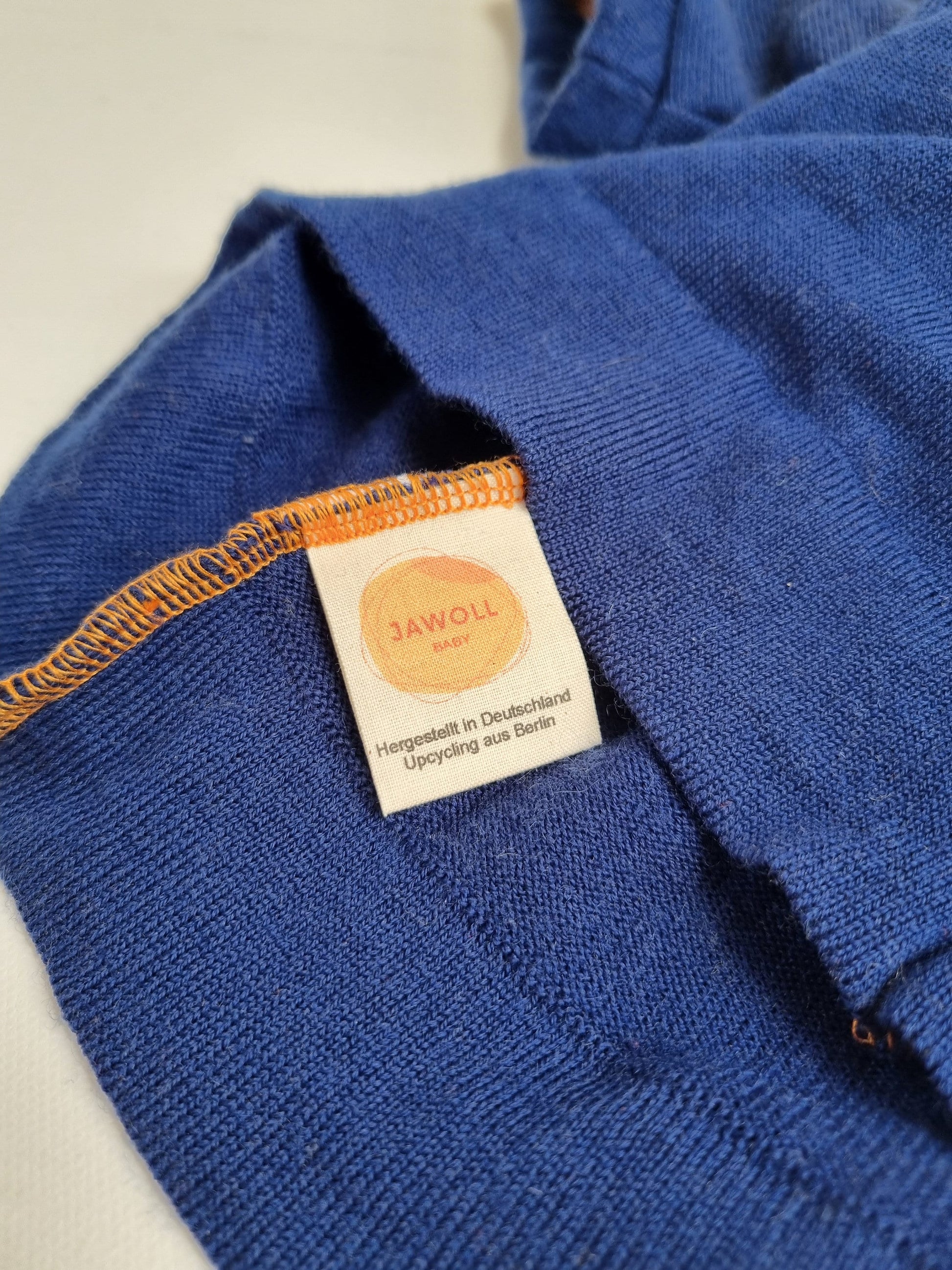 T-Shirt für Babys 86/92 aus leichter Upcycling Wolle in Blau - Jawoll Baby