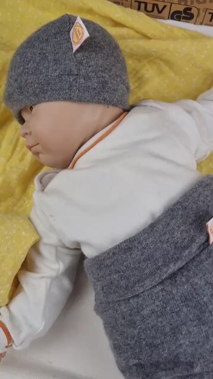 Baby-Set für Neugeborene 50/56 aus Hose und Mütze aus Upcycling Wolle und Kaschmir in Grau