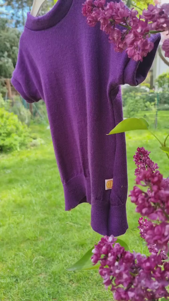 T-Shirt für Babys 86/92 aus leichter Upcycling Wolle in Lila