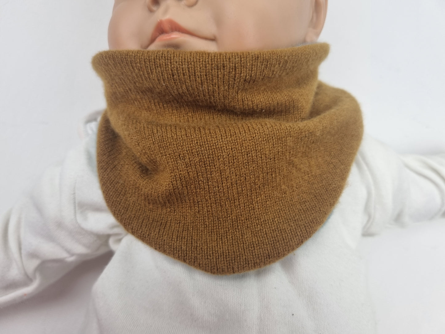 Dreieckstuch Schal mitwachsend wendbar für Babys aus Upcycling Kaschmir in Hellblau und Kupferbraun - Jawoll Baby