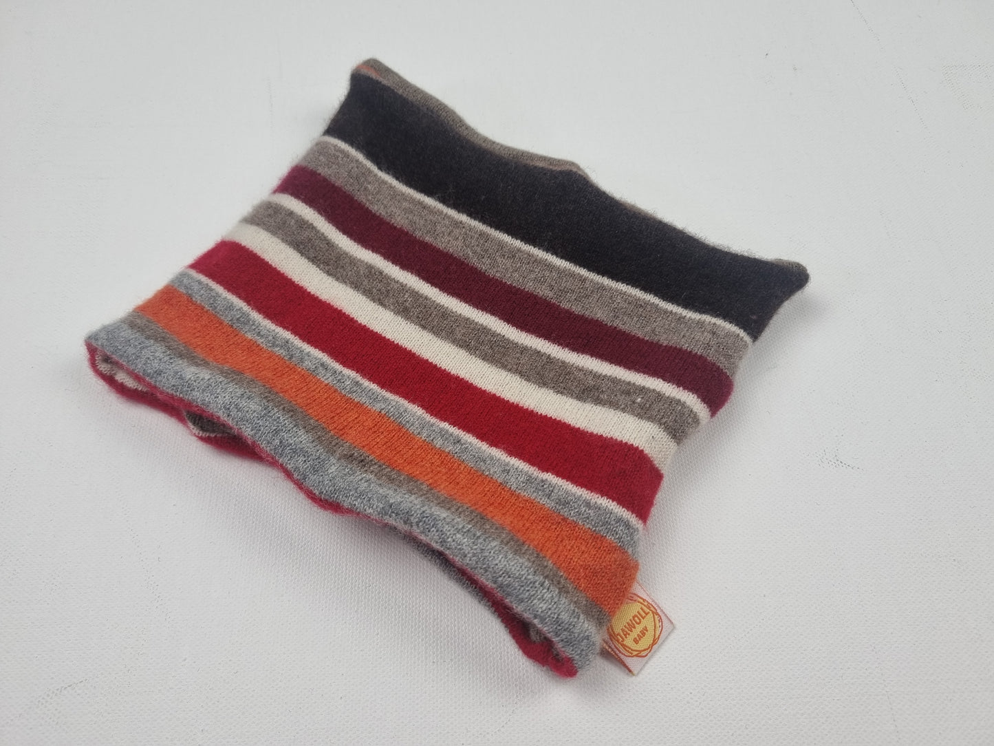 Loop for toddlers made of upcycled cashmere compacted in dark green
