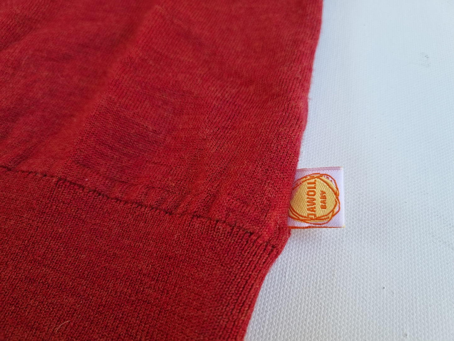 T-Shirt für Kinder 122/128 aus leichter Upcycling Merinowolle in Masala Rot - Jawoll Baby