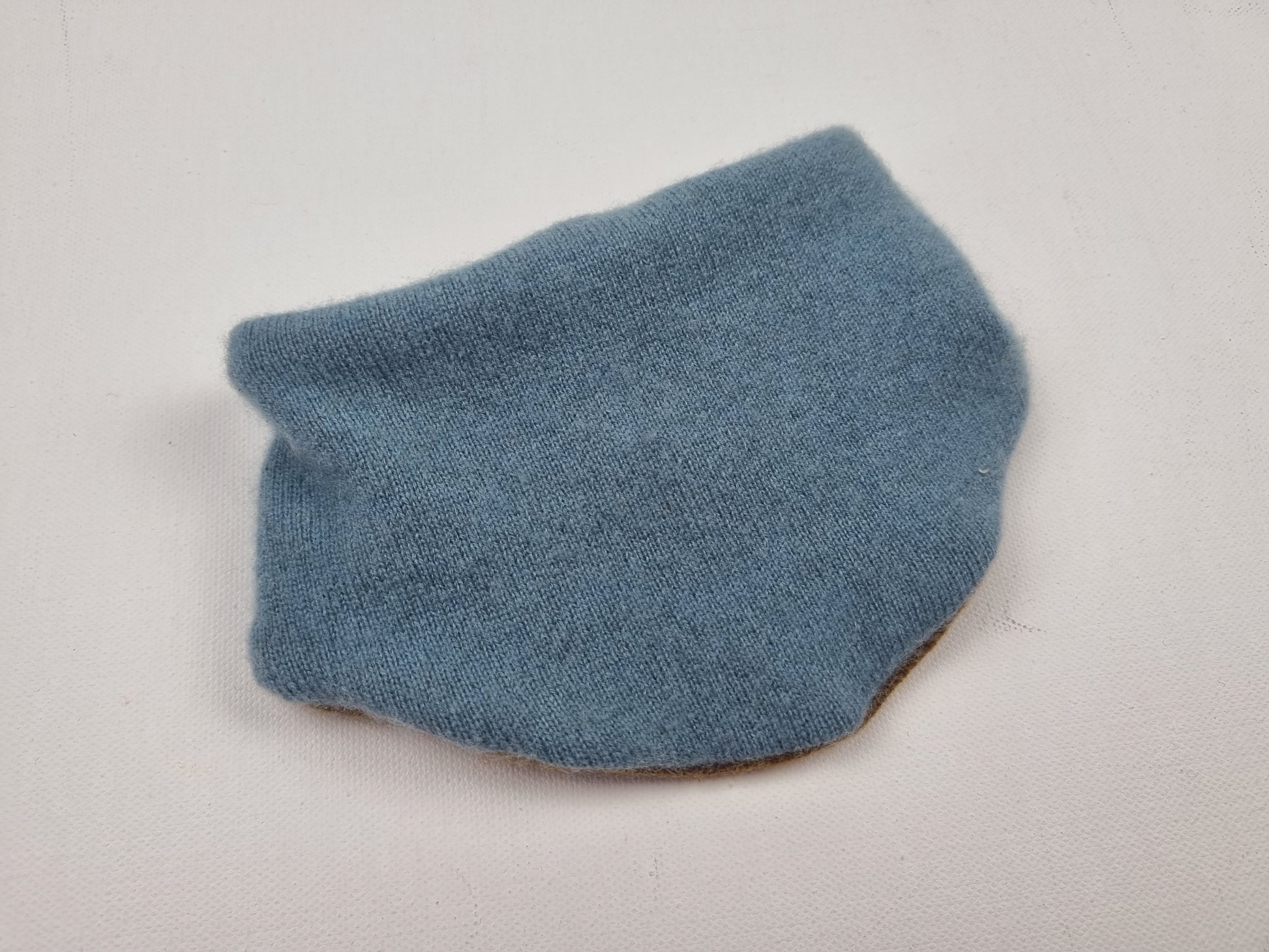 Dreieckstuch Schal mitwachsend wendbar für Babys aus Upcycling Kaschmir in Hellblau und Kupferbraun - Jawoll Baby