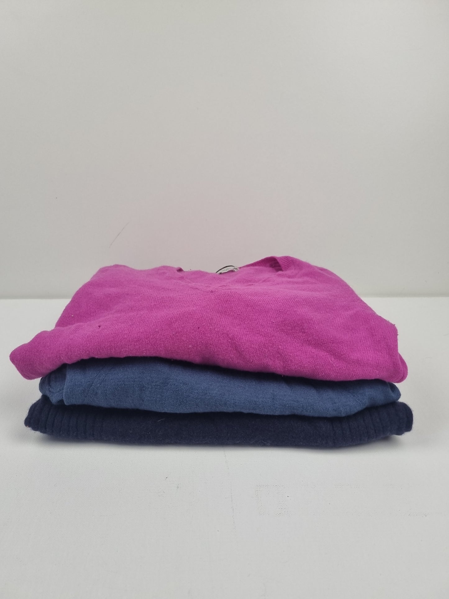 Upcycling-Materialpaket: 3 verdichtete Wollpullover für kreative Projekte in Blau und Pink - Jawoll Baby