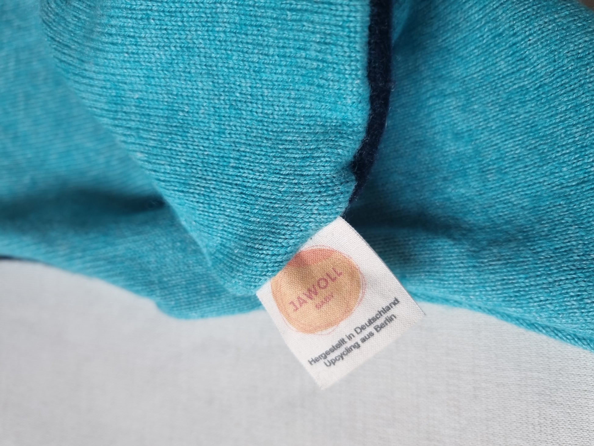 Wende-Schlupfmütze für Kleinkinder KU 49-51 aus Upcycling Seide & Kaschmir in Türkis und Dunkelblau - Jawoll Baby