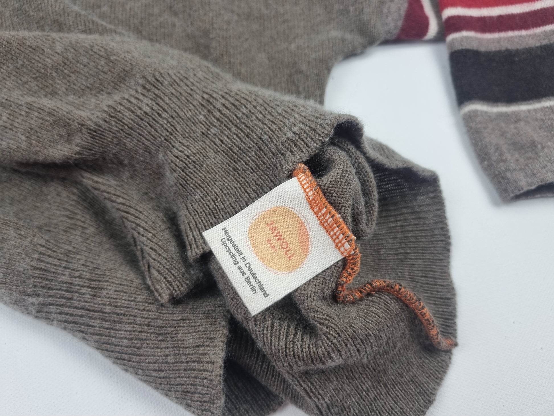 Pullover für Kleinkinder 98/104 aus Upcycling Wolle, Seide & Kaschmir in Braun und gestreift - Jawoll Baby