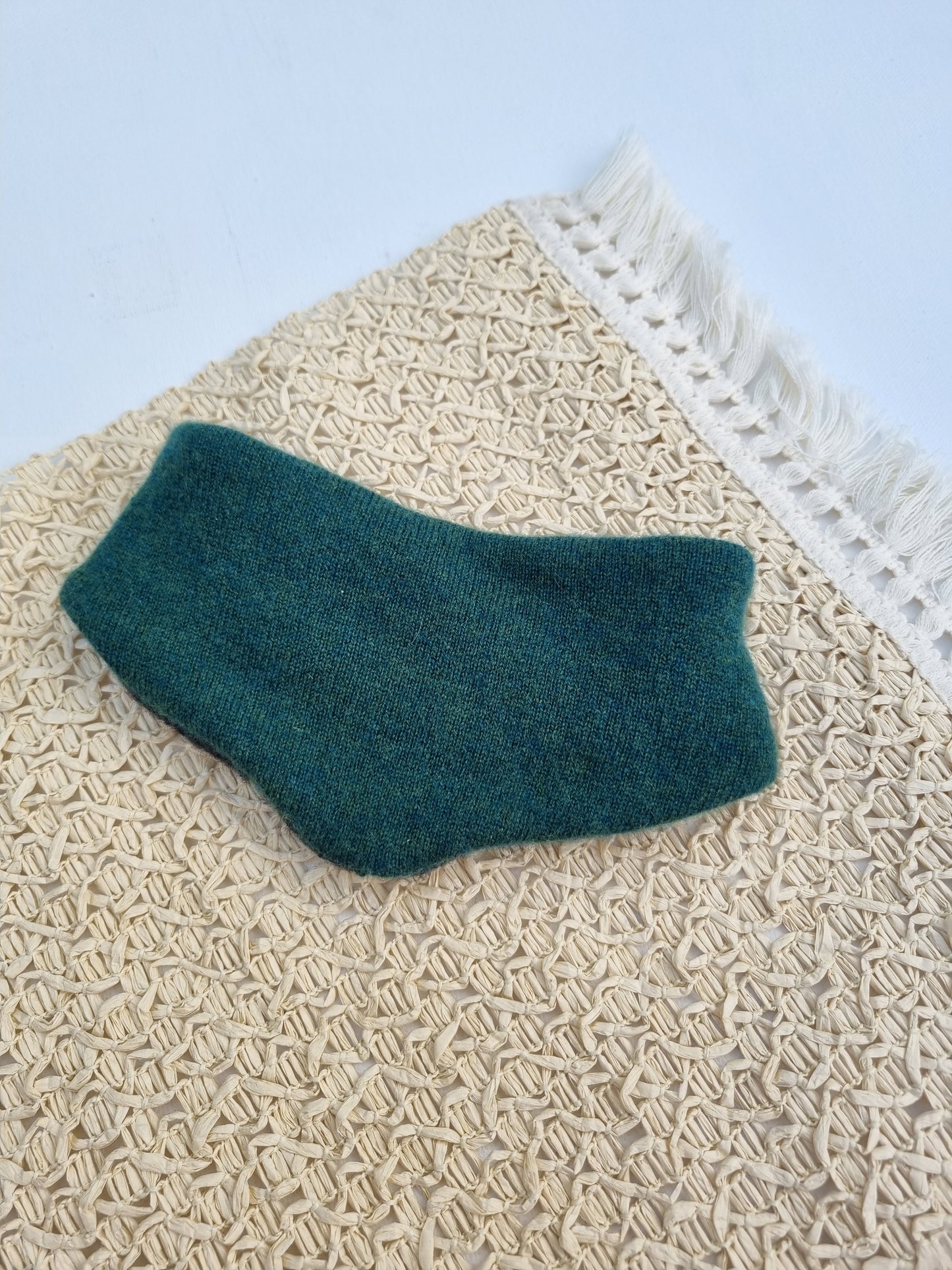 Dreieckstuch Schal mitwachsend und wendbar für Babys aus Upcycling Kaschmir in Grün und Anthrazit - Jawoll Baby