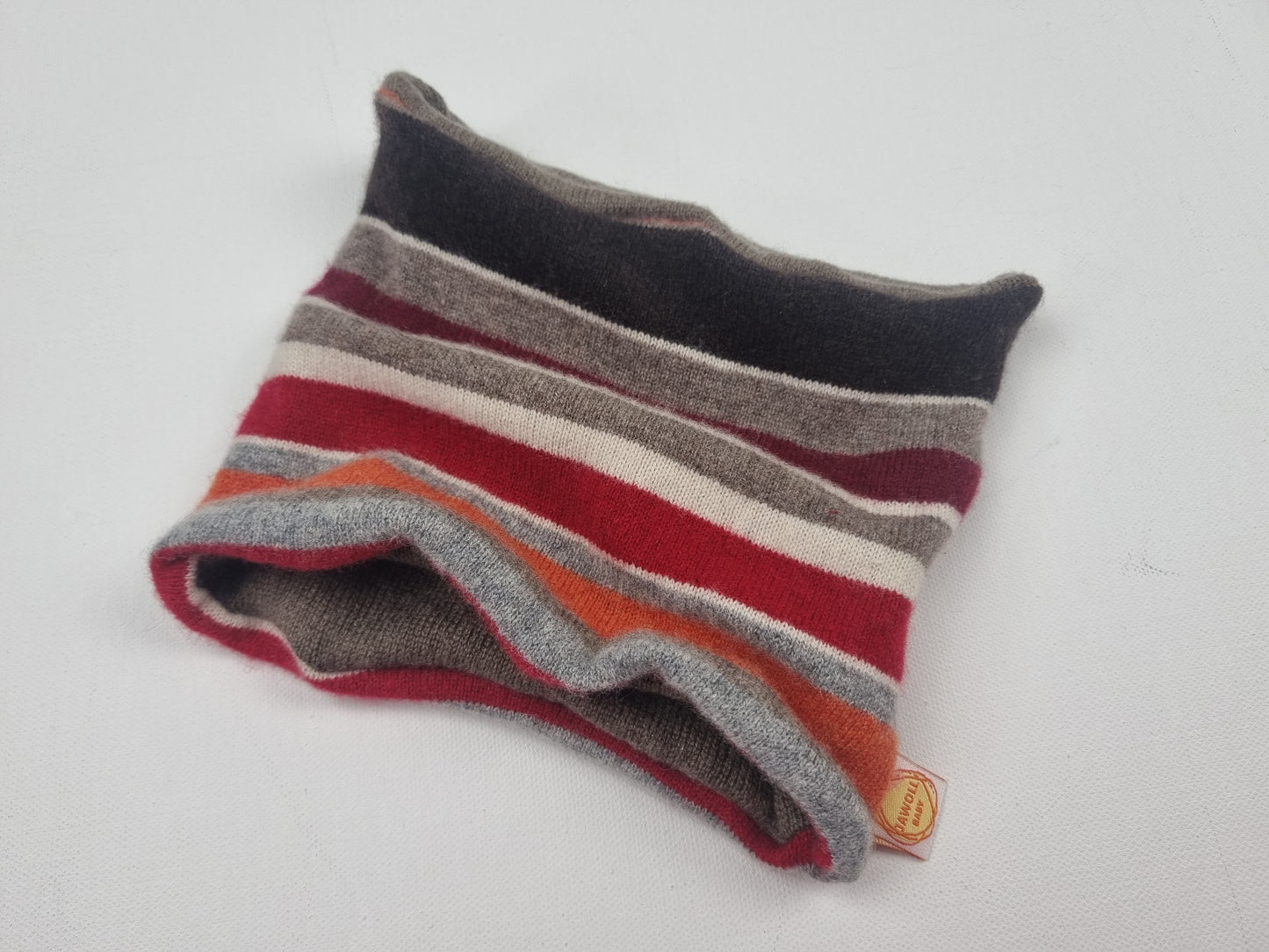 Loop for toddlers made of upcycled cashmere compacted in dark green