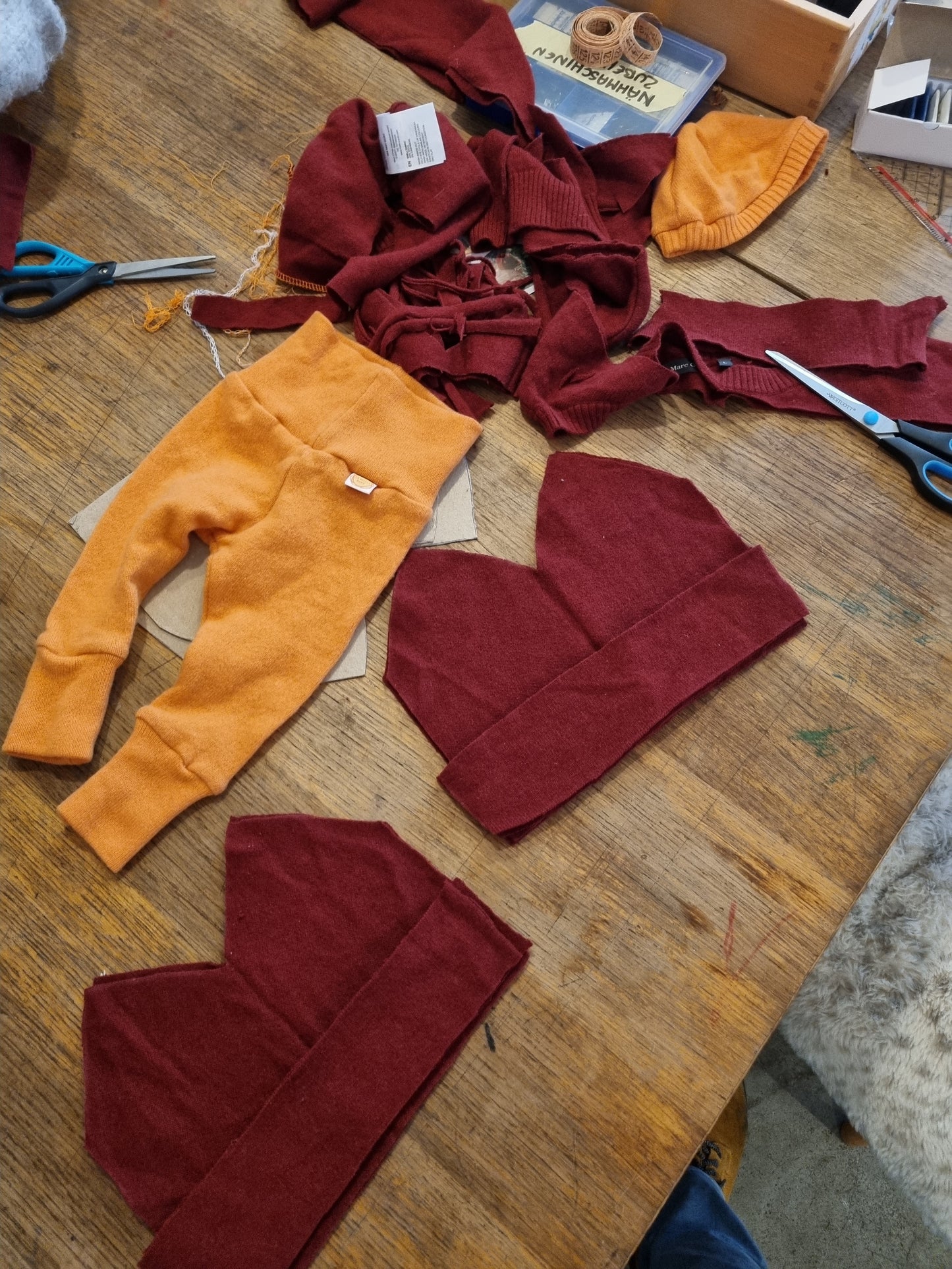Upcycling Workshop in Berlin - vom Wollpullover zu Babykleidung