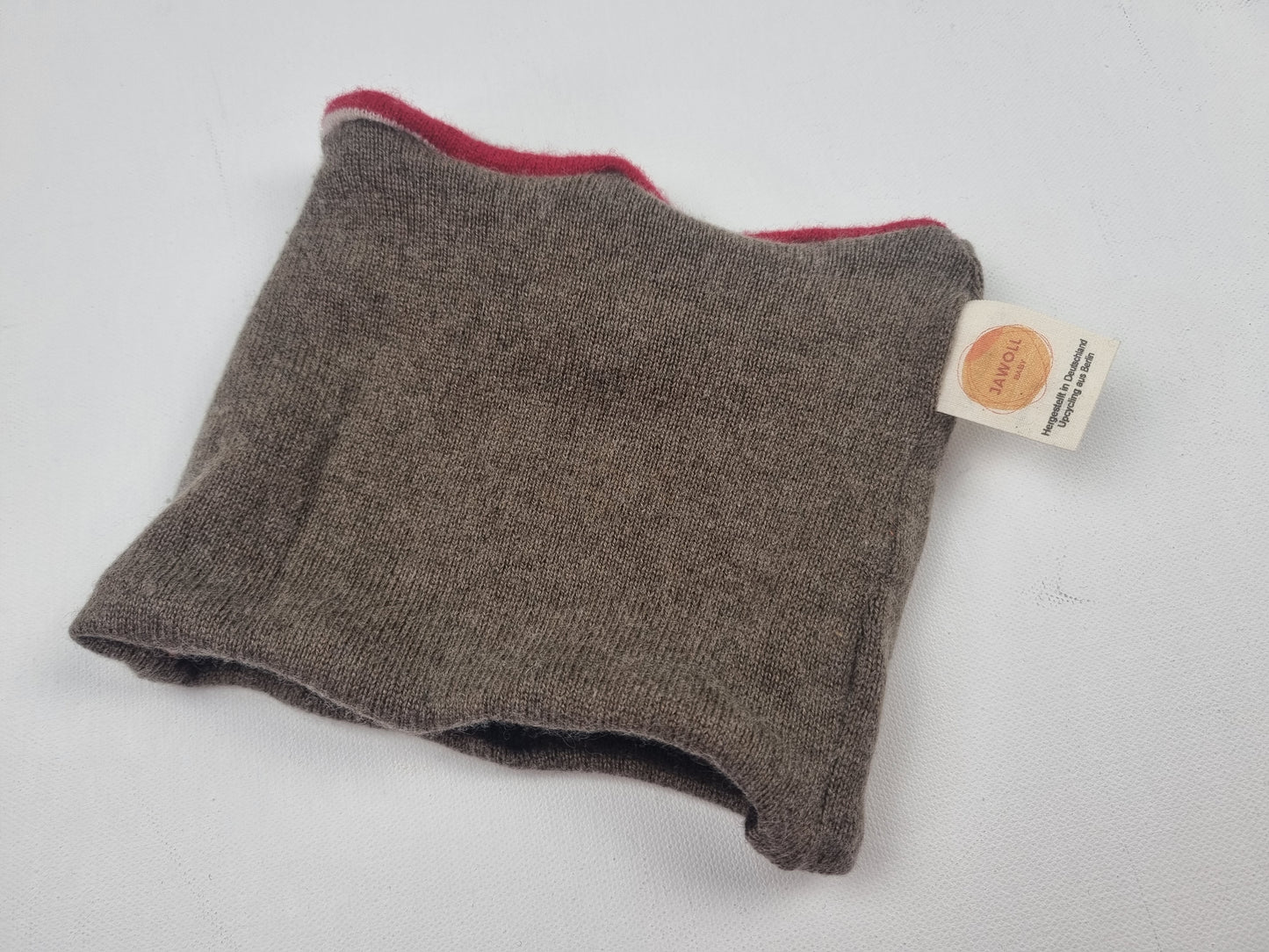 Loop for toddlers made of upcycled cashmere compacted in dark green