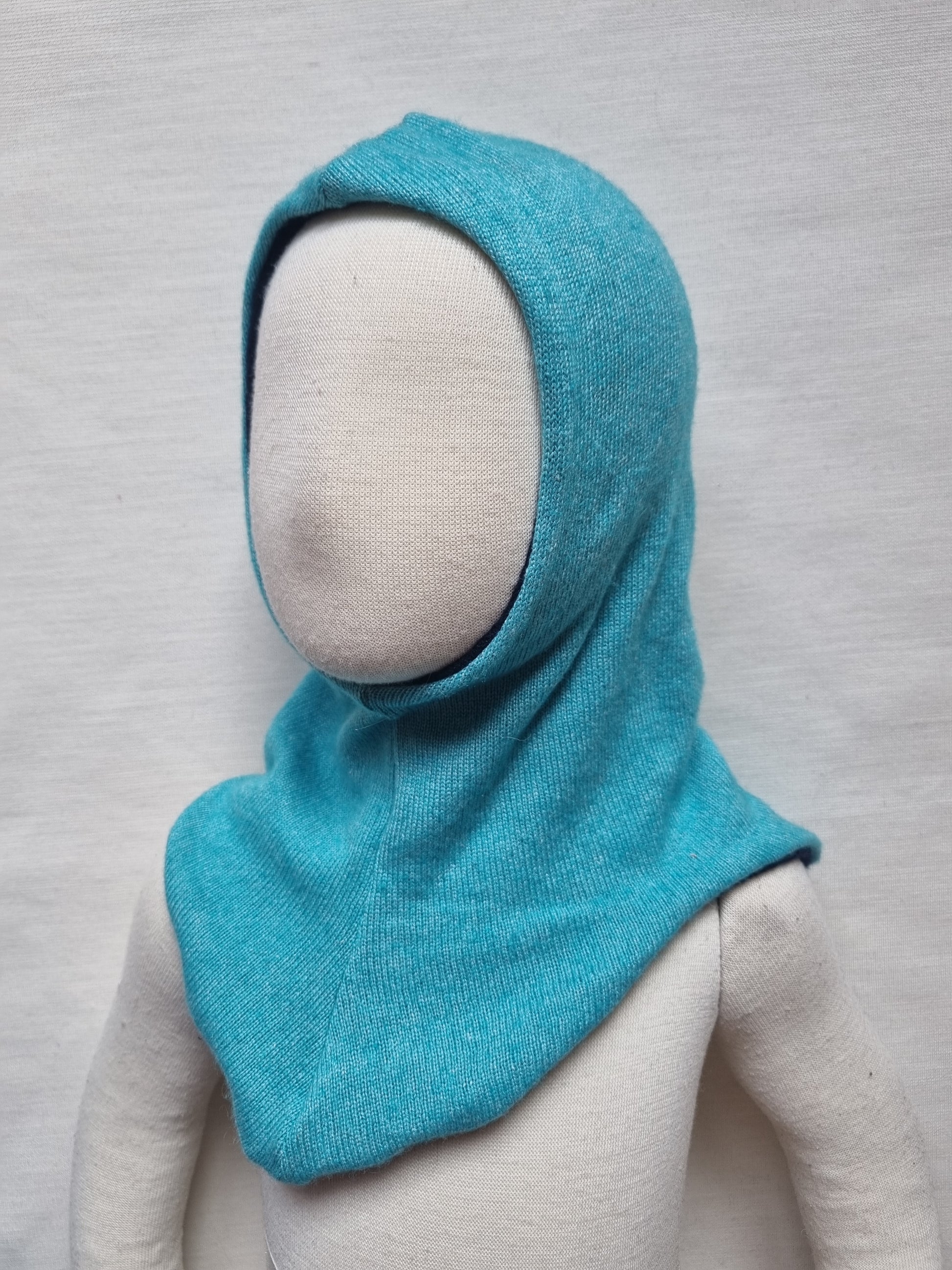 Wende-Schlupfmütze für Kleinkinder KU 49-51 aus Upcycling Seide & Kaschmir in Türkis und Dunkelblau - Jawoll Baby