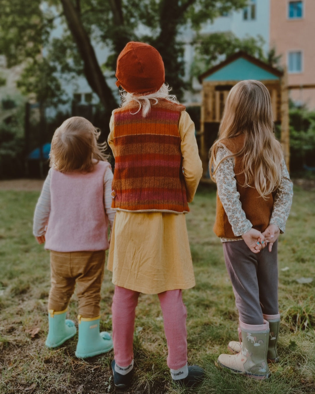 Wende-Weste für Kleinkinder aus Upcycling Kaschmir Merinowolle – mitwachsend von Größe 80 bis 116 in Beige und Grau