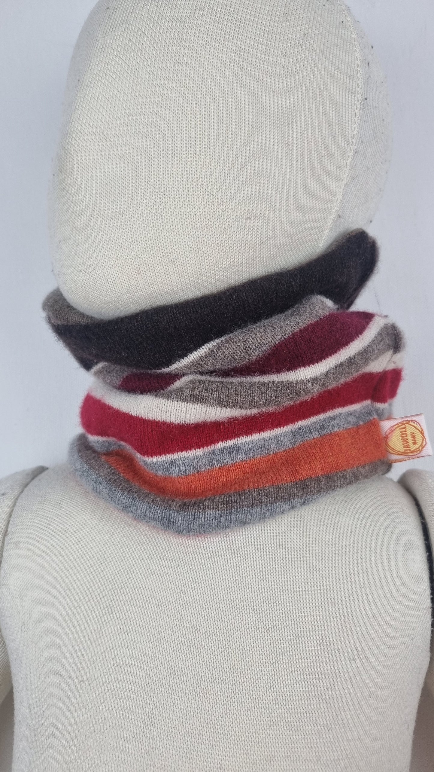 Loop for toddlers made of upcycled cashmere compacted in dark green