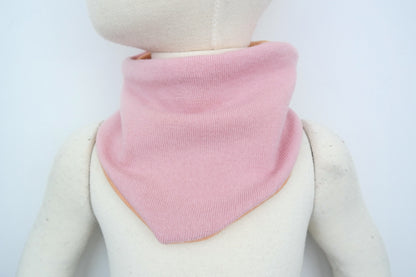 Triangular scarf for children, reversible and grows with the child, made from upcycled wool in blue and green