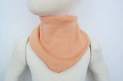 Triangular scarf for children, reversible and grows with the child, made from upcycled wool in blue and green