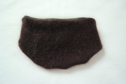 Dreieckstuch Schal mitwachsend wendbar für Babys aus Upcycling Kaschmir in Braun und Dunkelgrün