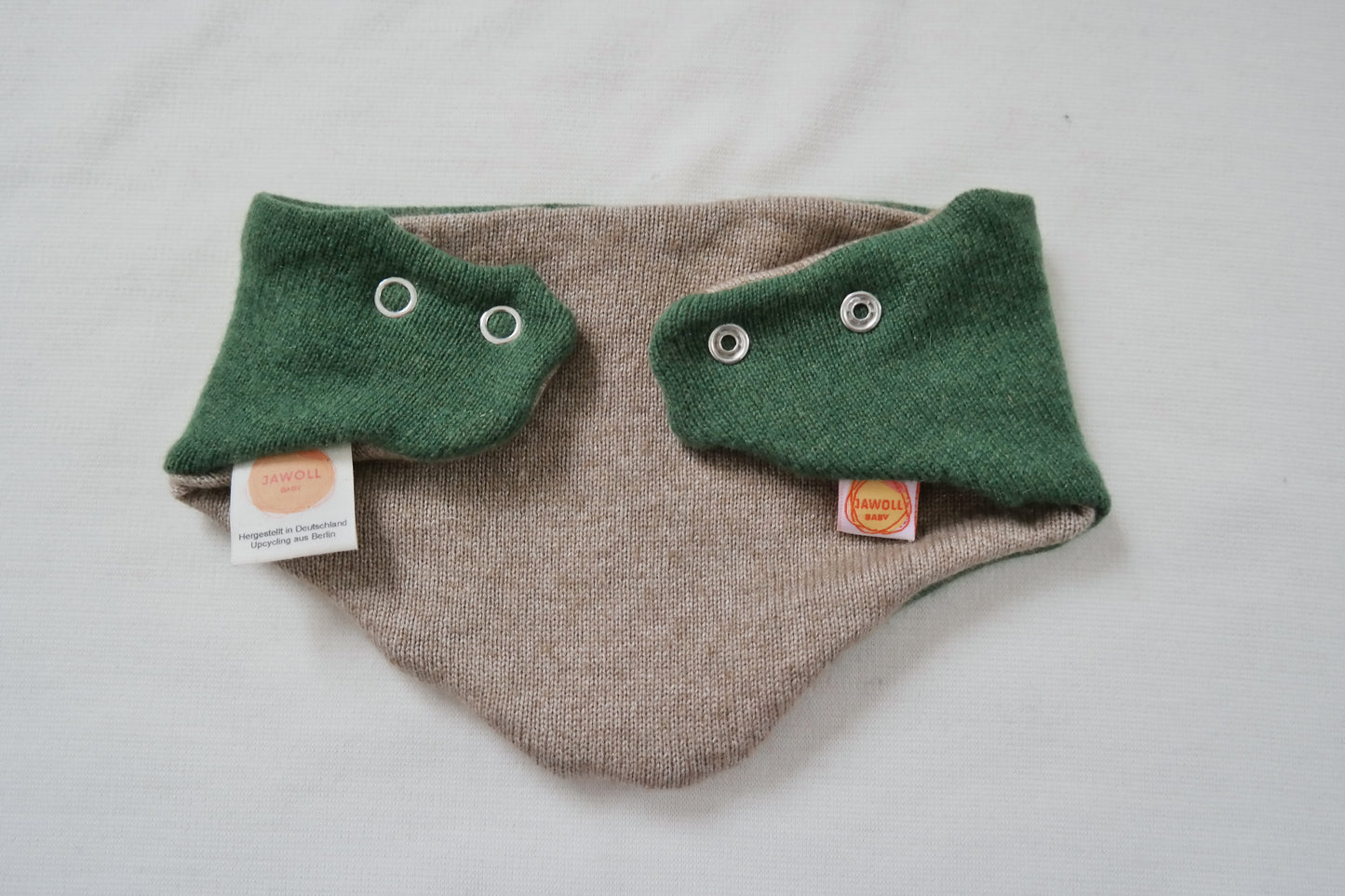 Tuch Schal mitwachsend und wendbar für Kinder aus Upcycling Kaschmir und Seide in Beige und Grün