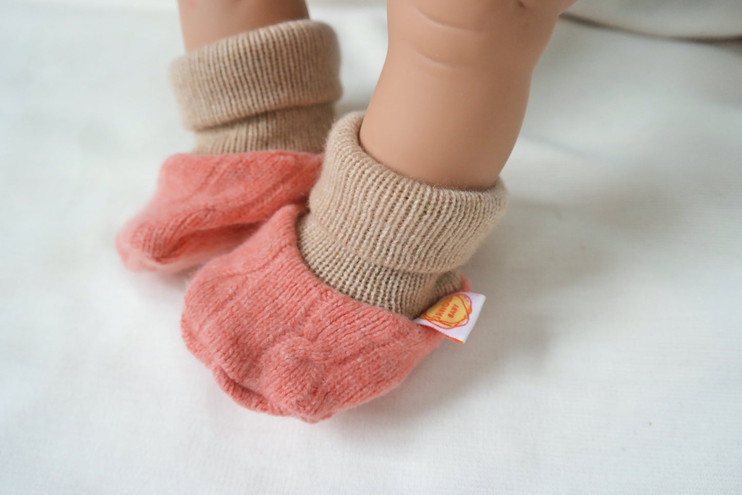 Warme Babyschuhe 0-3 M und 3-6 M aus Upcycling Kaschmir in Rosa und Beige