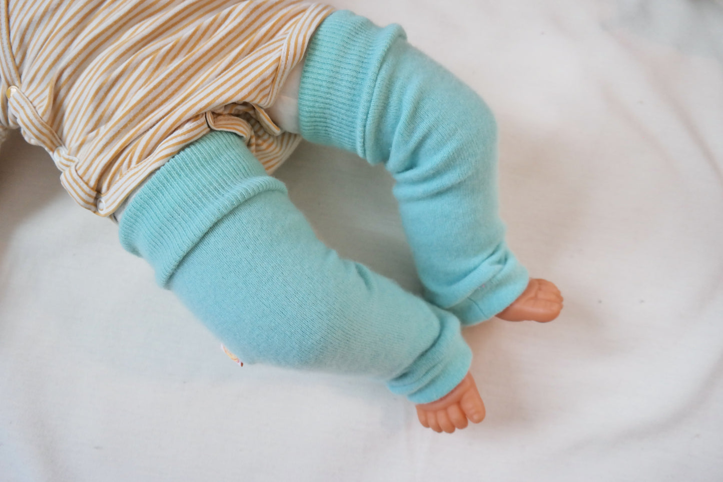 Stulpen für Babys 6-12 M aus Upcycling-Kaschmir in Mint