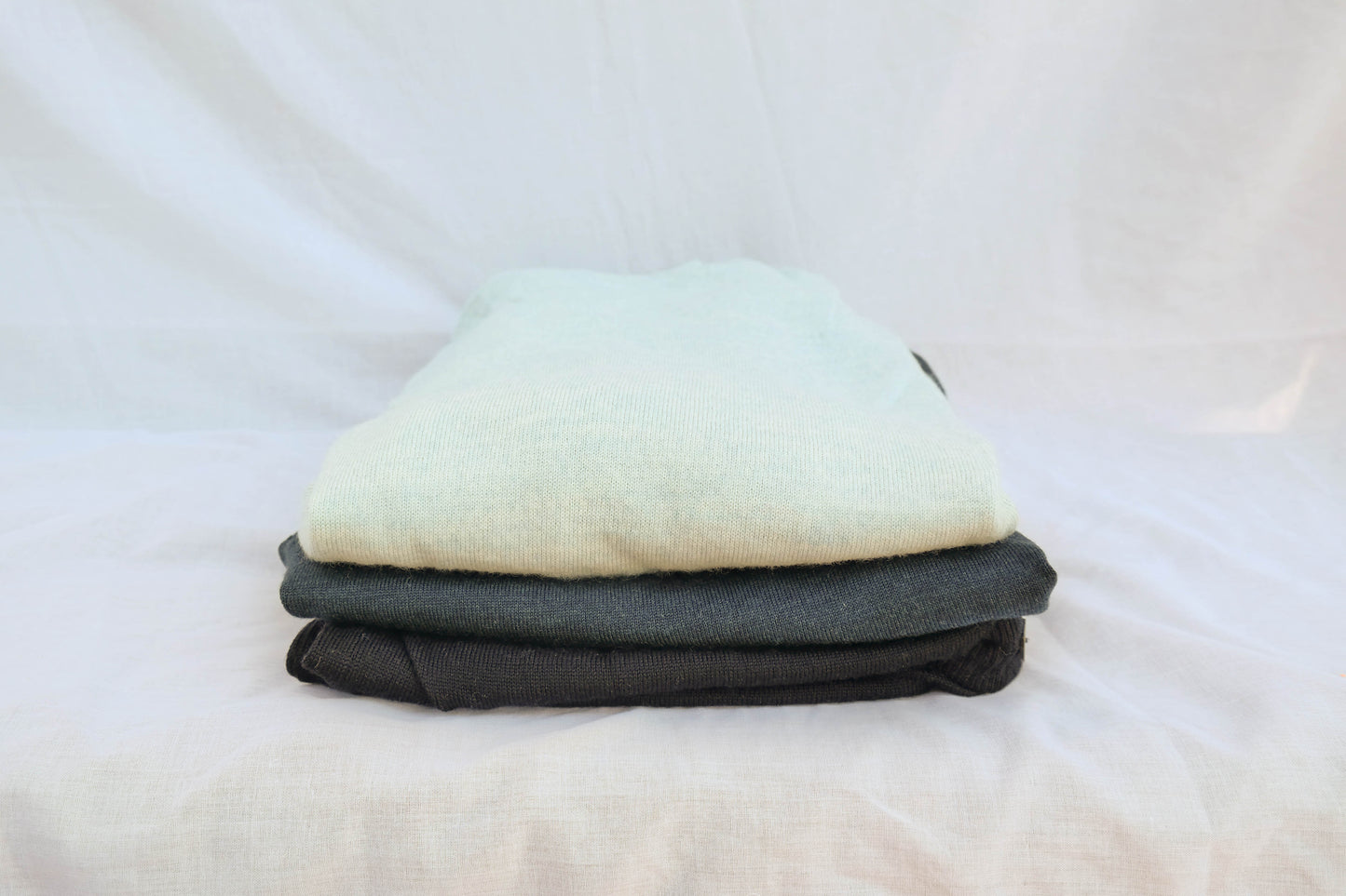 Upcycling-Materialpaket: 3 Wollpullover für kreative Projekte in Türkistönen