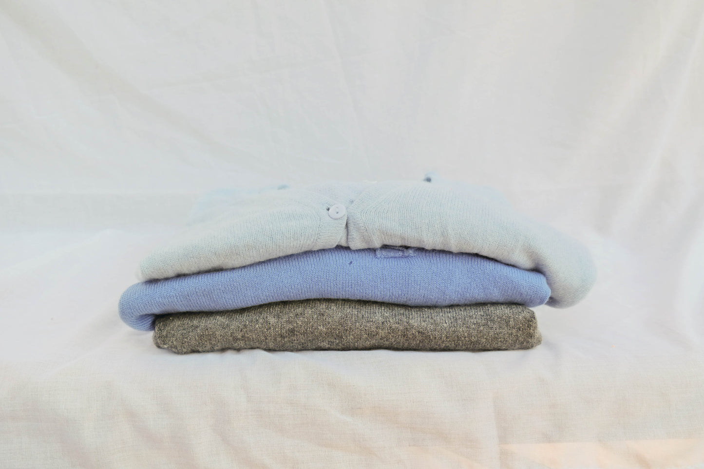 Upcycling-Materialpaket: 3 Kaschmirpullover für kreative Projekte in Hellblautönen