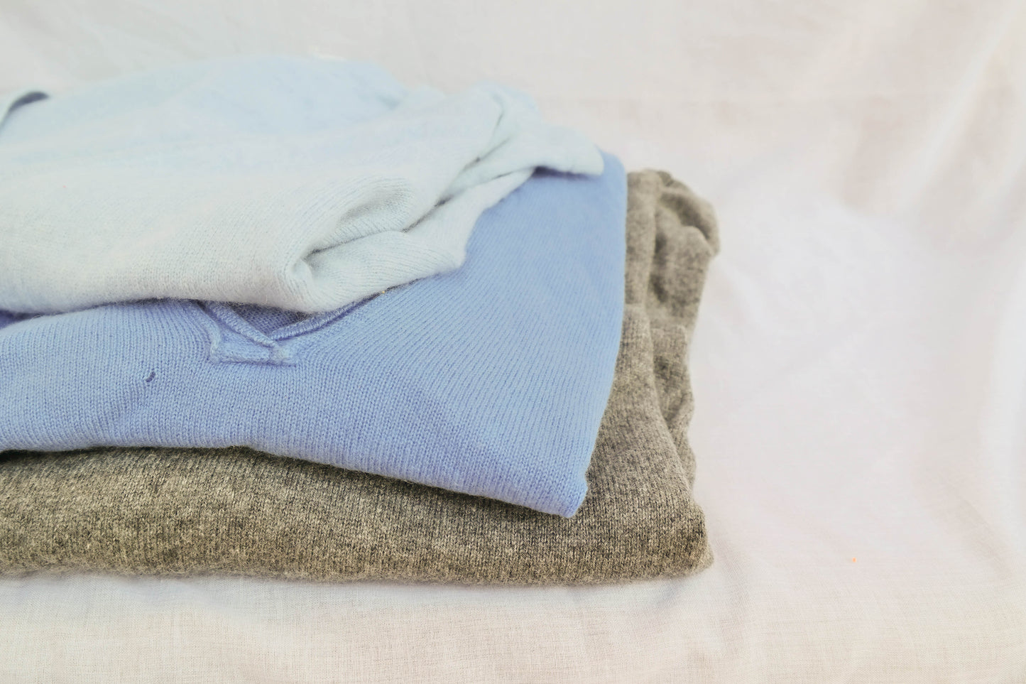 Upcycling-Materialpaket: 3 Kaschmirpullover für kreative Projekte in Hellblautönen