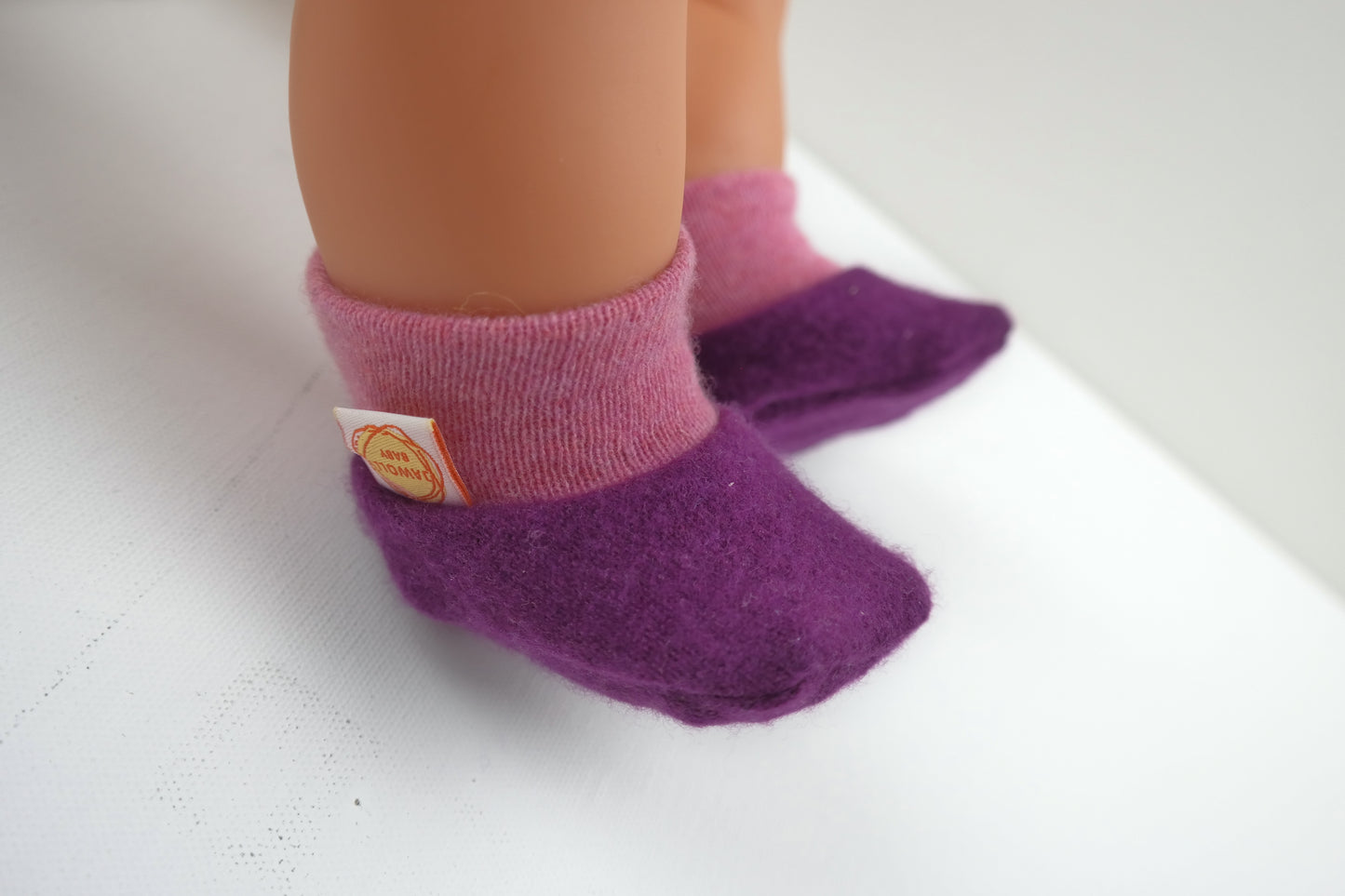 Warme Babyschuhe 0-3 M aus Upcycling Kaschmir in Rosa Lila