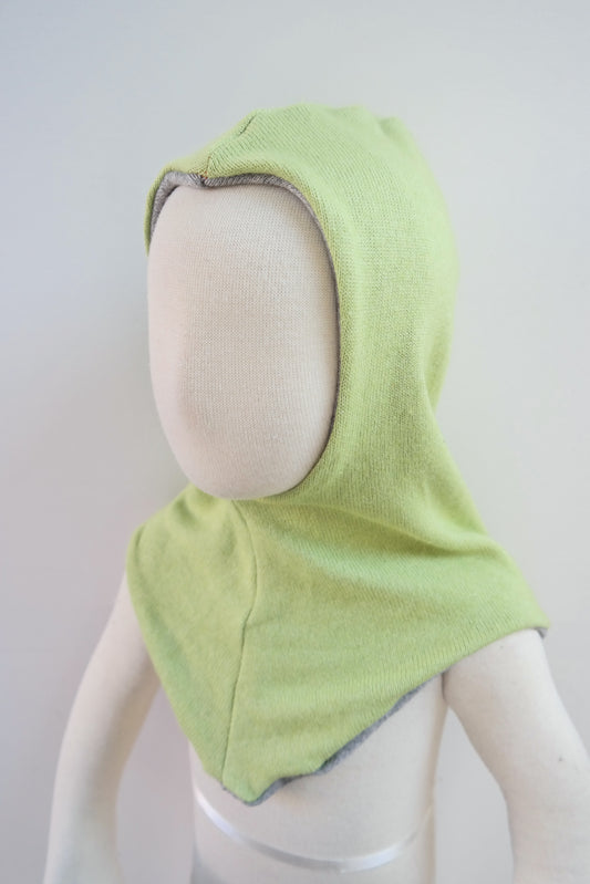 Wende-Schlupfmütze für Kleinkinder KU 52-55 aus Upcycling Seide & Kaschmir in Hellgrün und Grau