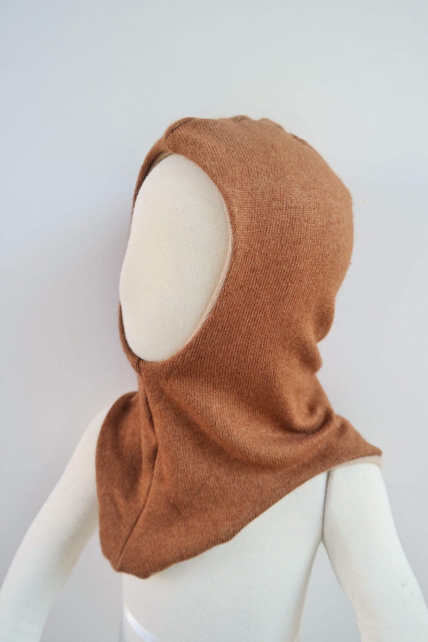 Wende-Schlupfmütze für Kleinkinder KU 49-51 / 52-55 aus Upcycling Seide & Kaschmir in Braun und Beige