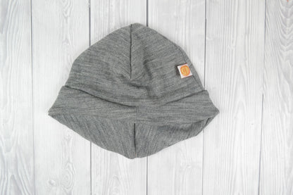 Sonnenhut Sommermütze Baby Kleinkind mit Nackenschutz aus 100 % geretteter Wolle Kopfumfang 42 – 45 cm in Grau