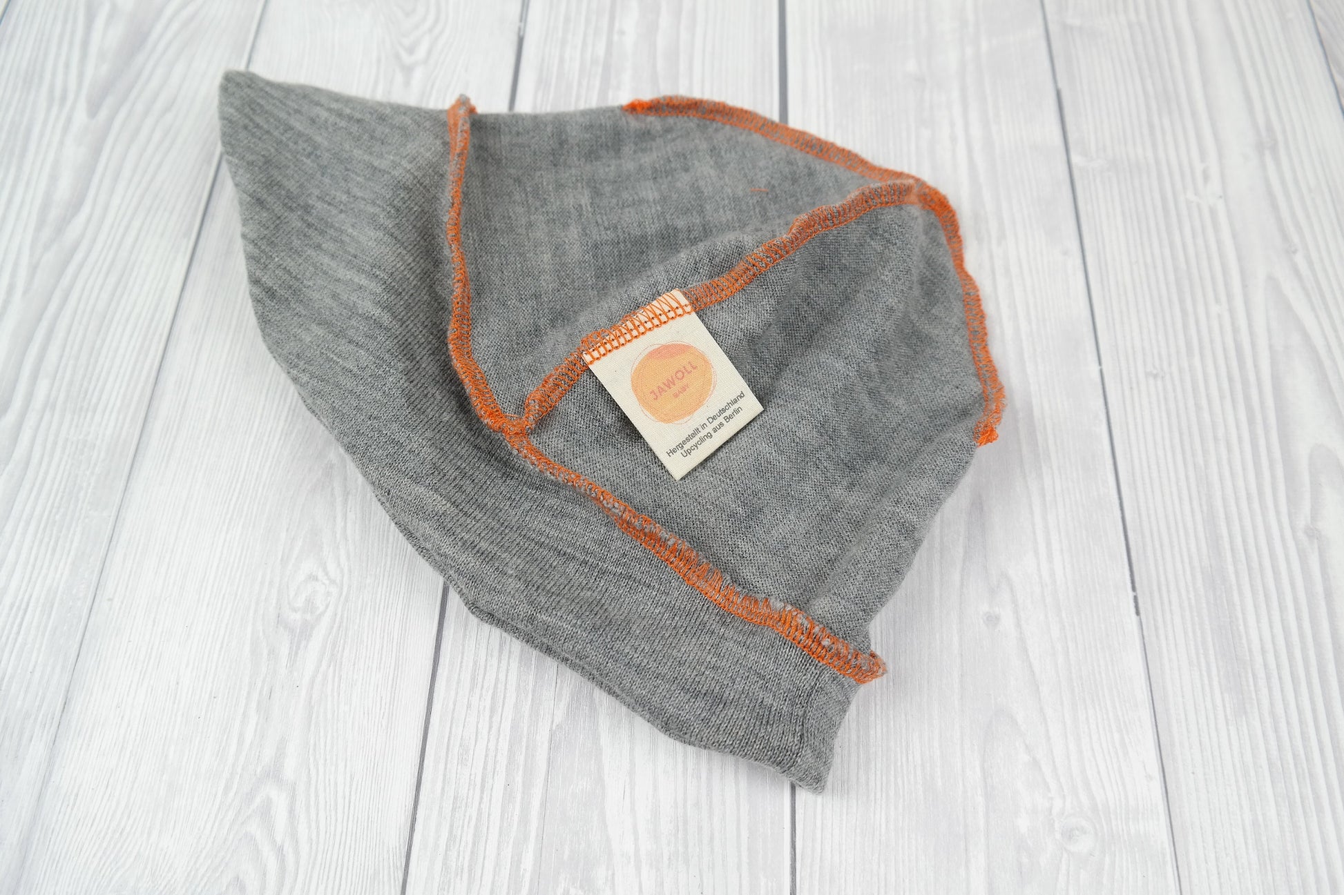 Sonnenhut Sommermütze Baby Kleinkind mit Nackenschutz aus 100 % geretteter Wolle Kopfumfang 42 – 45 cm in Grau
