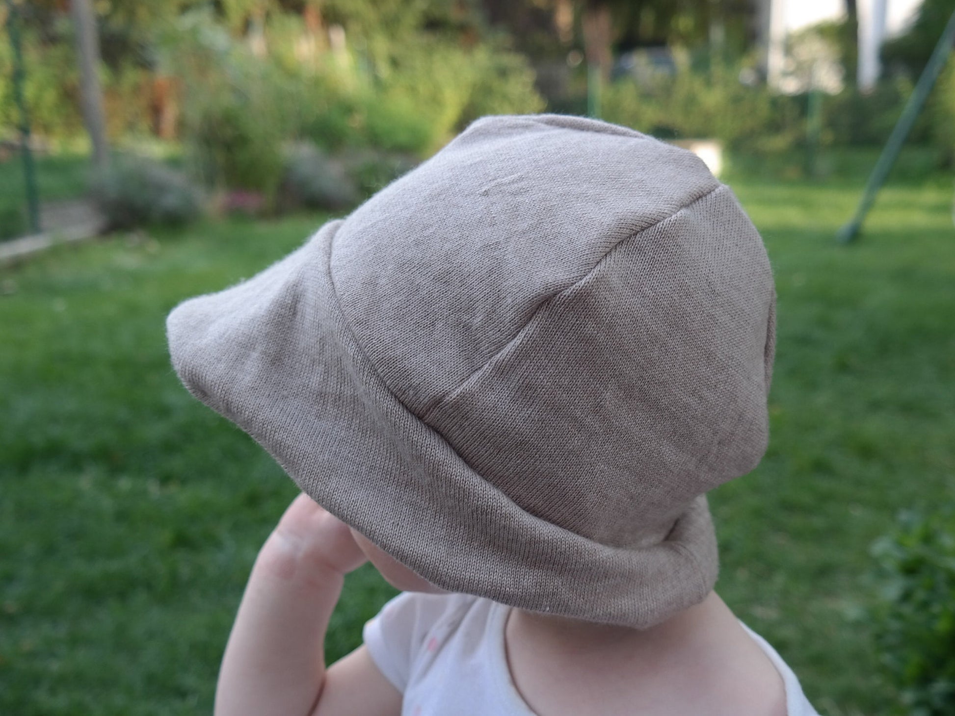 Sonnenhut Sommermütze mit Nackenschutz aus Upcycling Merinowolle Kopfumfang 46-49 / 50-54 cm in Sand Beige