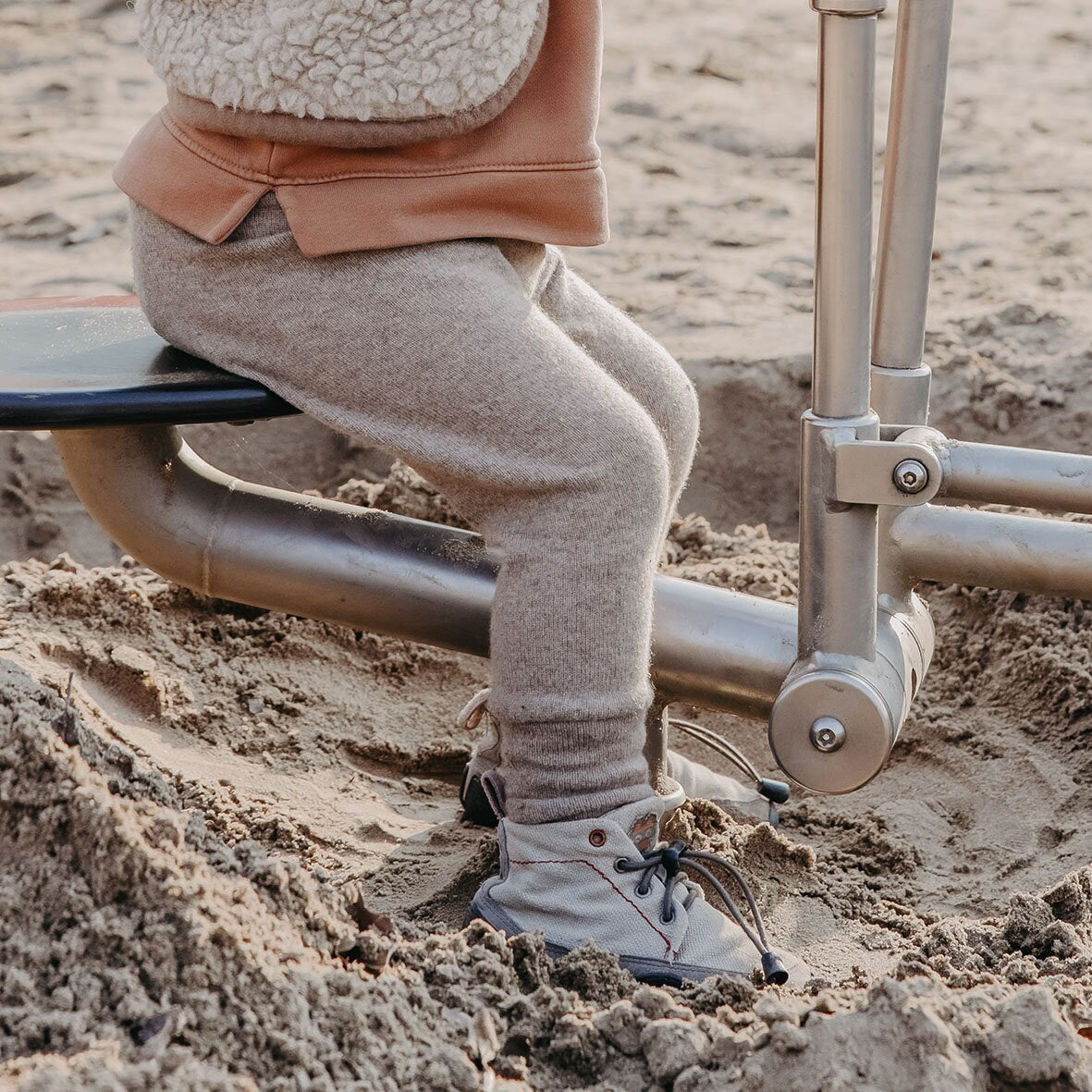 Babykleidung aus deinem Wollpullover individuelles handgefertigtes Erinnerungsstück durch Upcycling