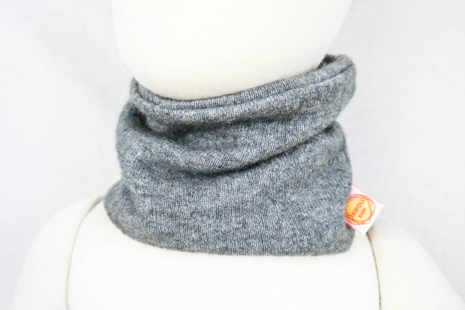 Loop für Babys und Kinder aus Upcycling Seide & Kaschmir in Grau