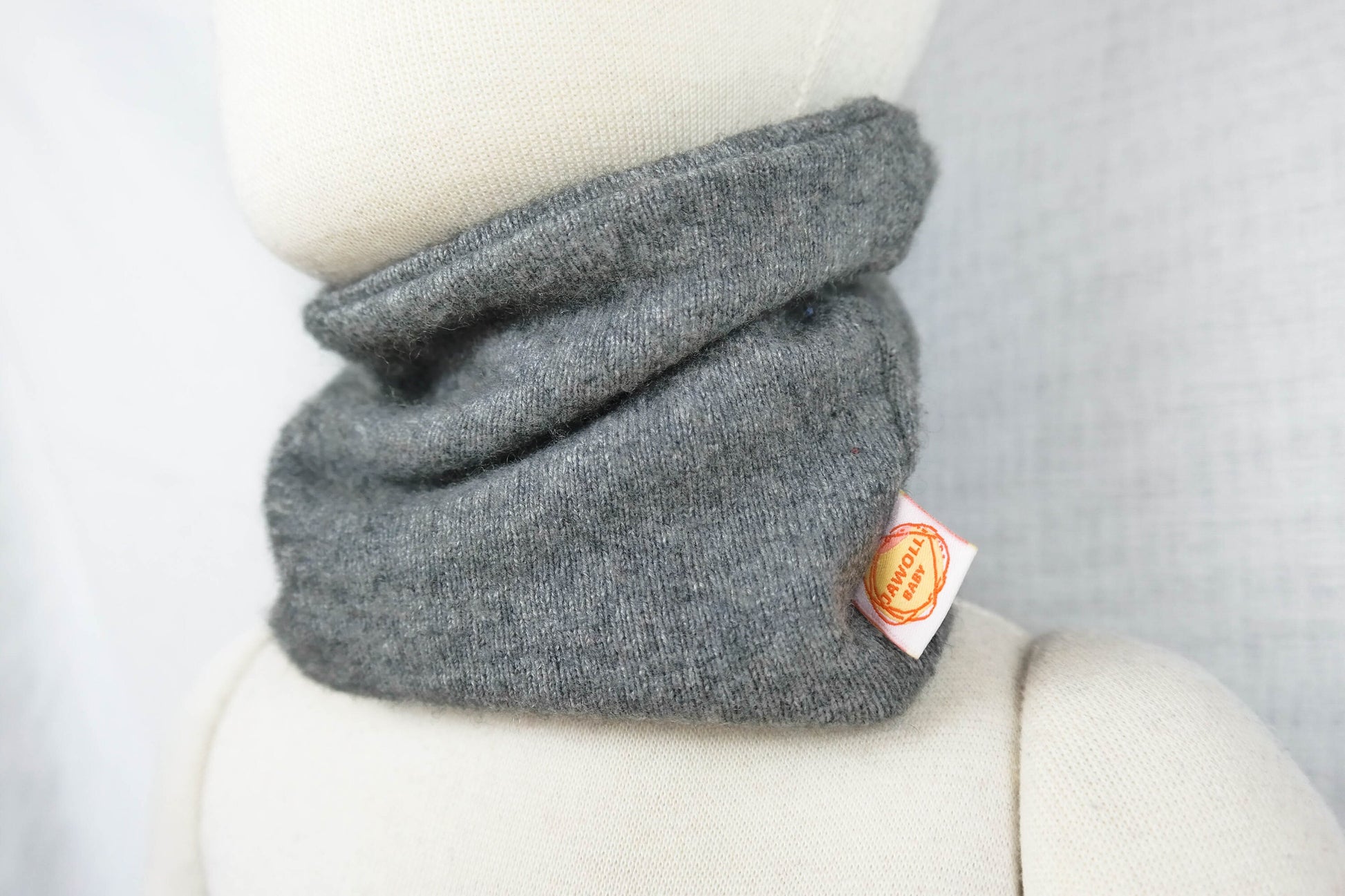 Loop für Babys und Kinder aus Upcycling Seide & Kaschmir in Grau