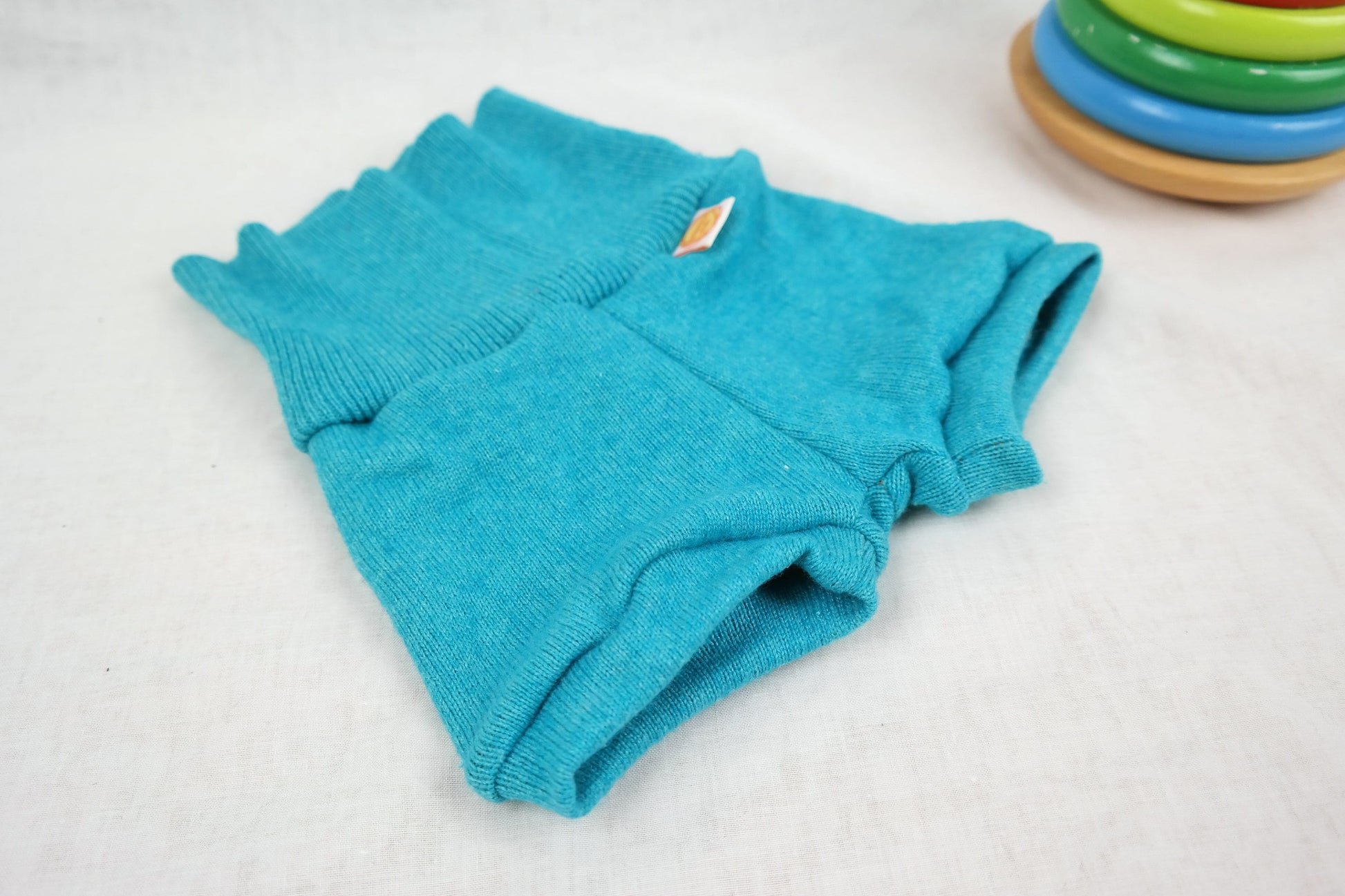 Kurze Hose Shorts Windelüberhose für Babys 50/56 aus 100 % Upcycling Seide & Kaschmir in Türkis