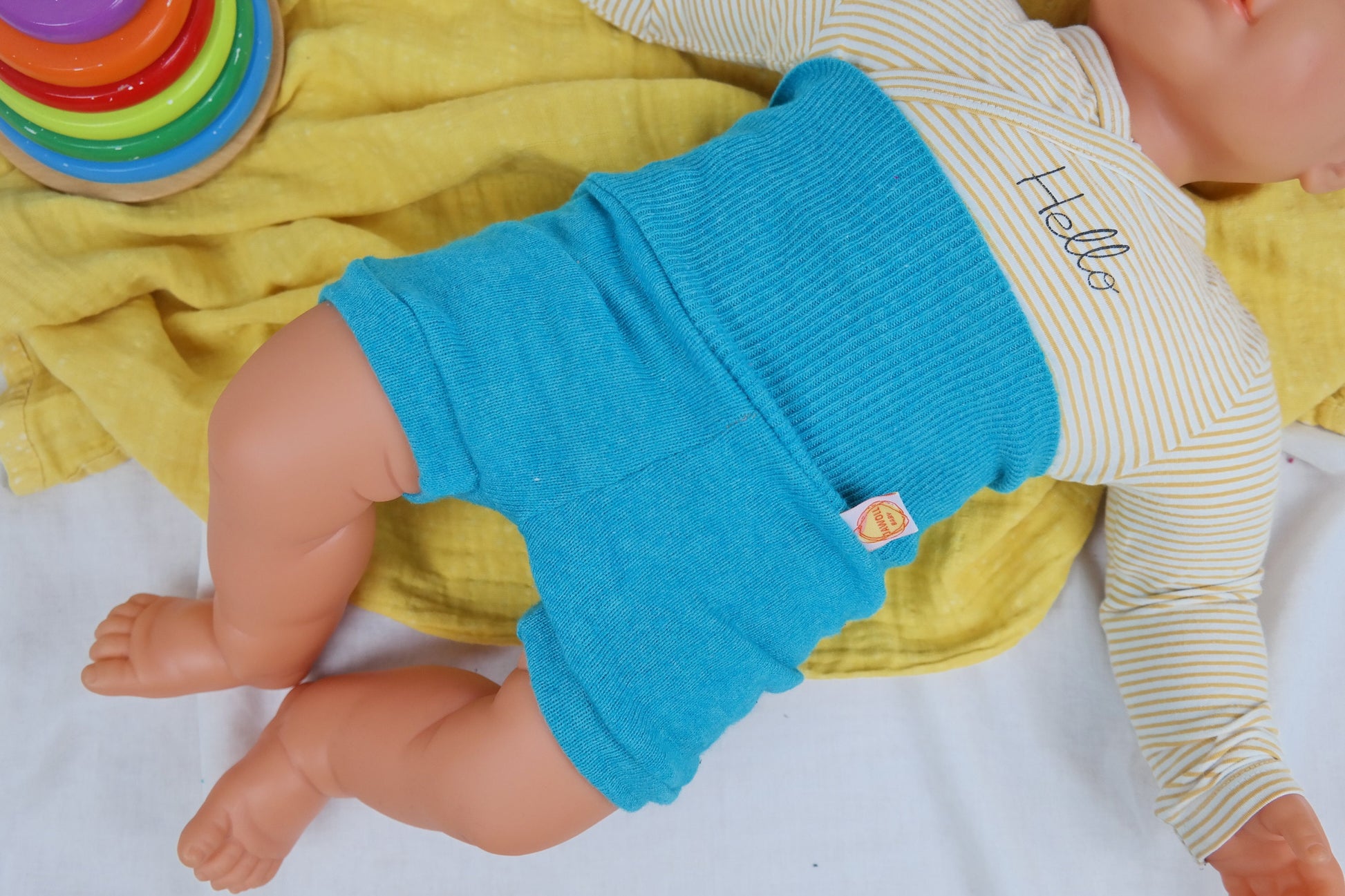 Kurze Hose Shorts Windelüberhose für Babys 50/56 aus 100 % Upcycling Seide & Kaschmir in Türkis