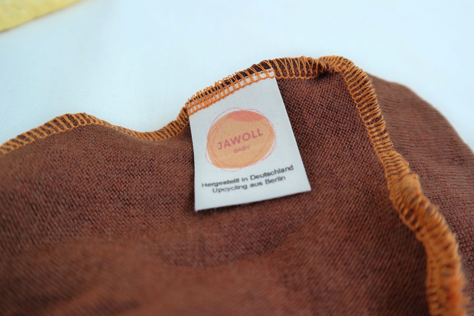 Sonnenhut Sommermütze Baby mit Nackenschutz aus 100 % Upcycling Merinowolle KU 38-41 in Schoko-Braun