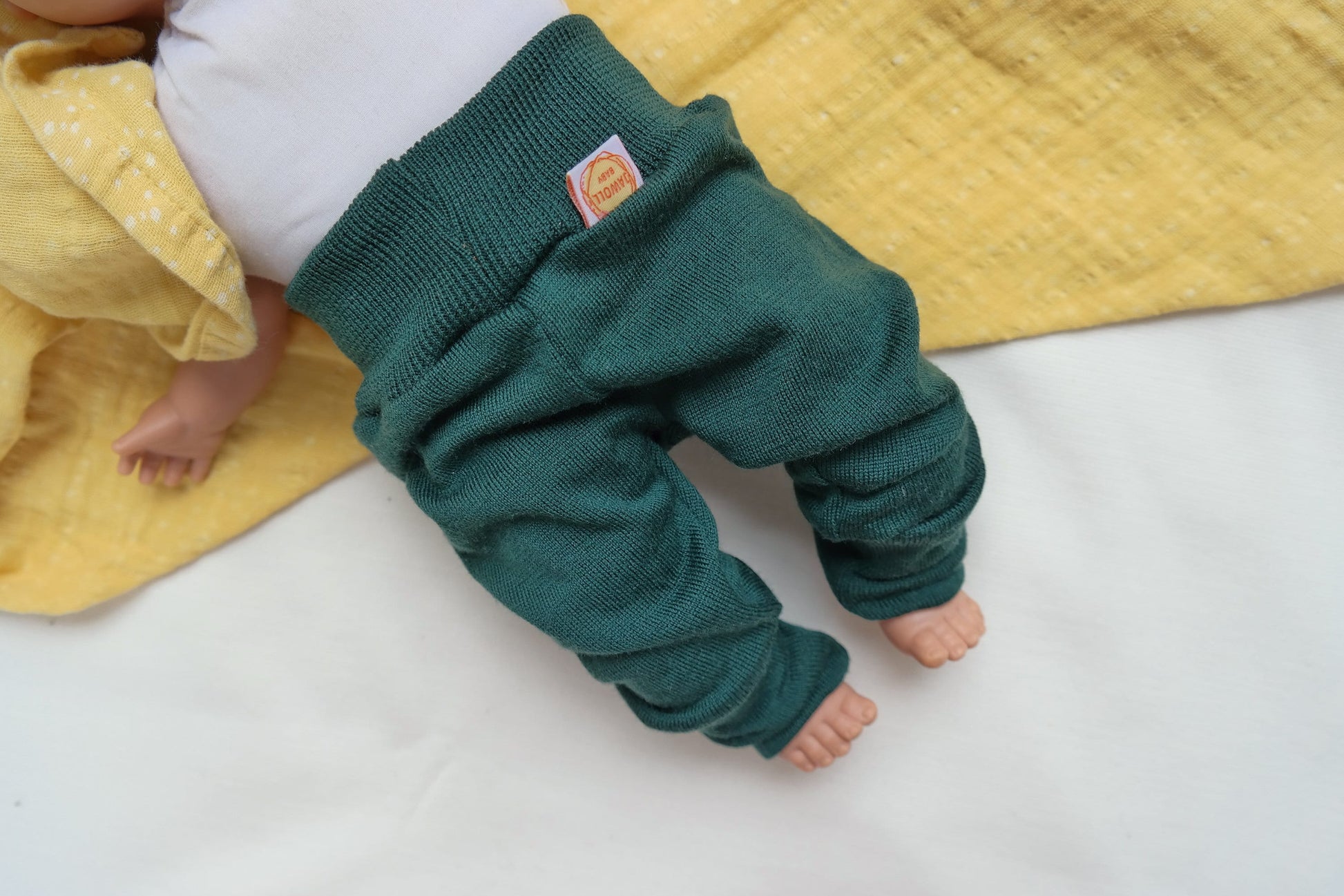 Mitwachs-Hose für Frühchen 40/44 aus Upcycling Wolle in Tannengrün