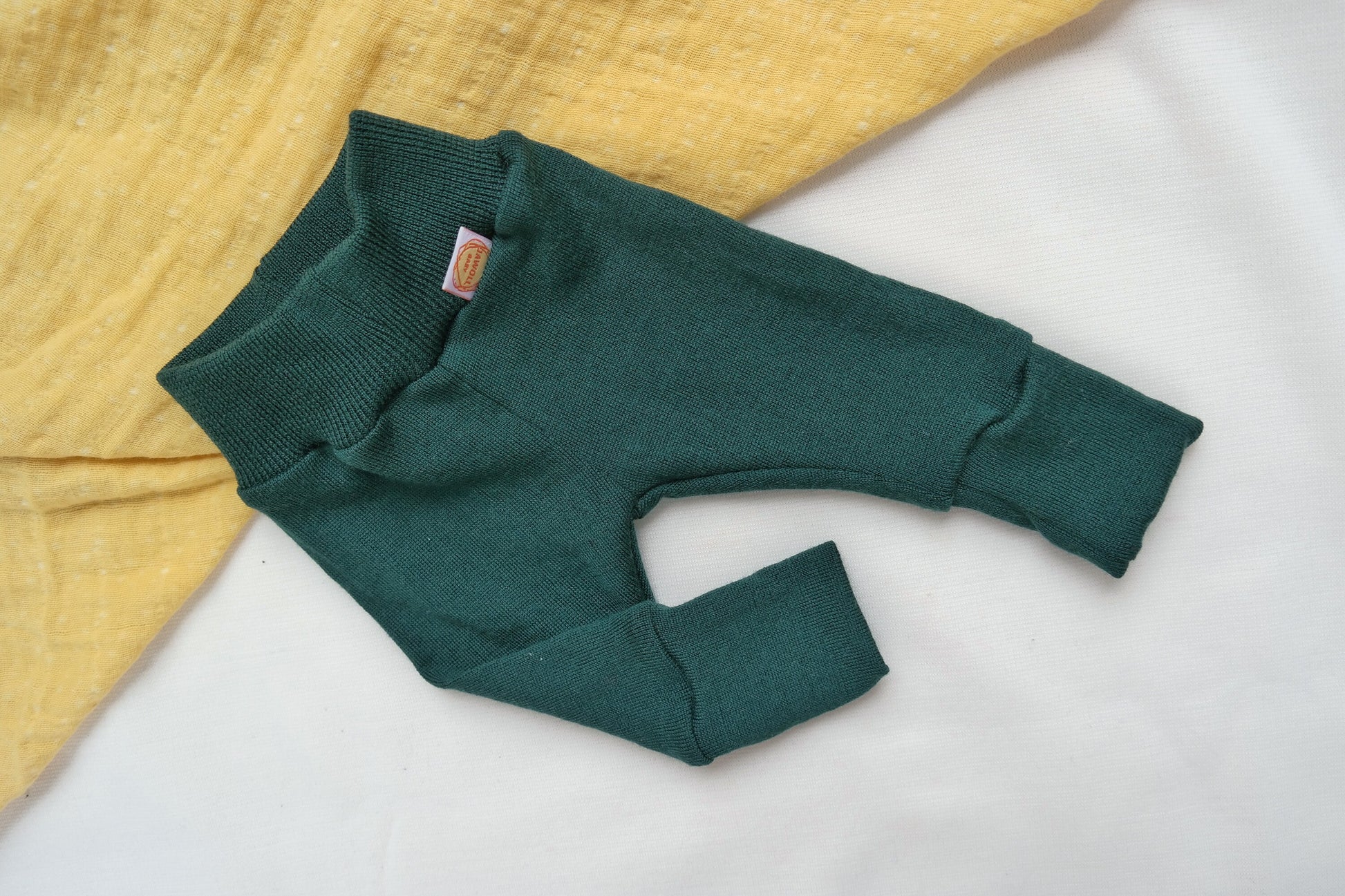 Mitwachs-Hose für Frühchen 40/44 aus Upcycling Wolle in Tannengrün