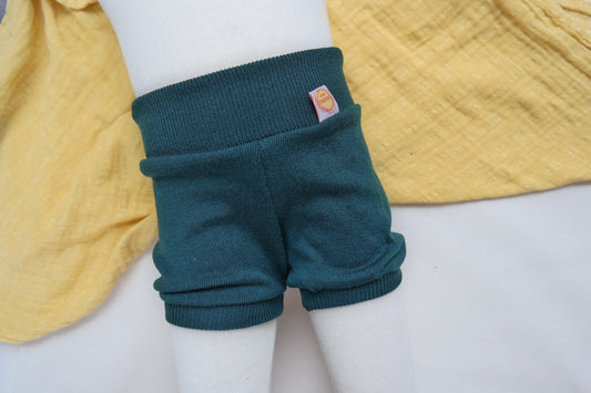 Kurze Hose Shorts für Babys 74/80 aus 100 % Upcycling Wolle in Tannengrün
