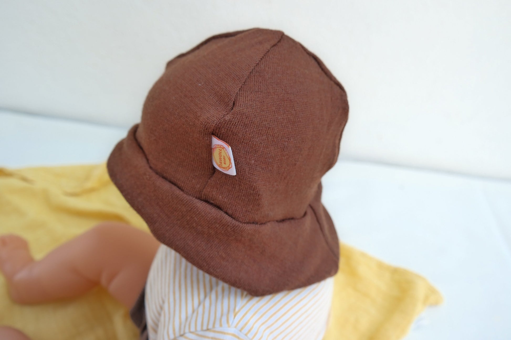 Sonnenhut Sommermütze Baby mit Nackenschutz aus 100 % Upcycling Merinowolle KU 38-41 in Schoko-Braun