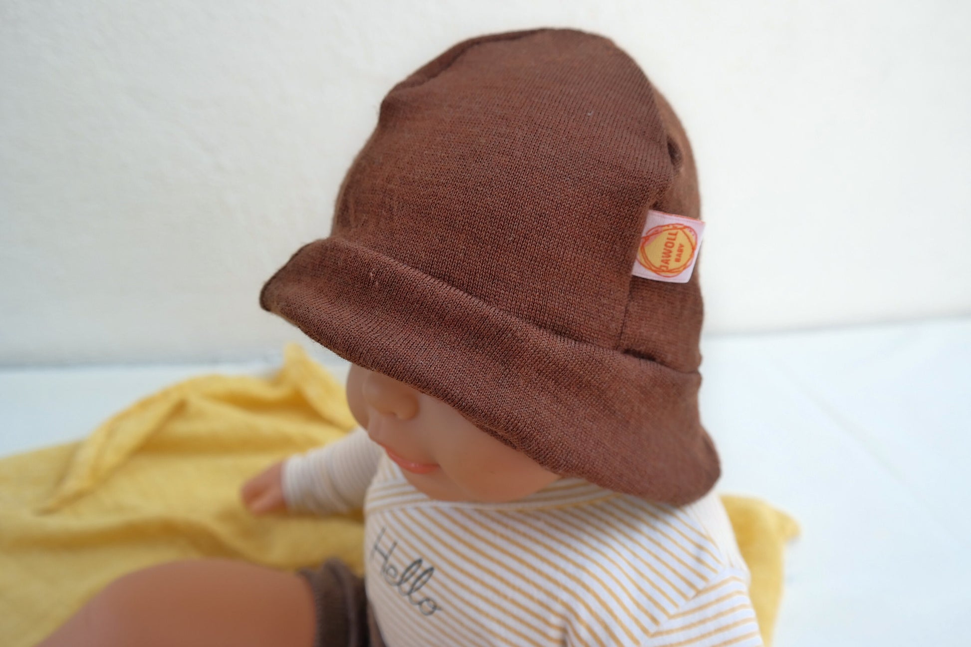 Sonnenhut Sommermütze Baby mit Nackenschutz aus 100 % Upcycling Merinowolle KU 38-41 in Schoko-Braun