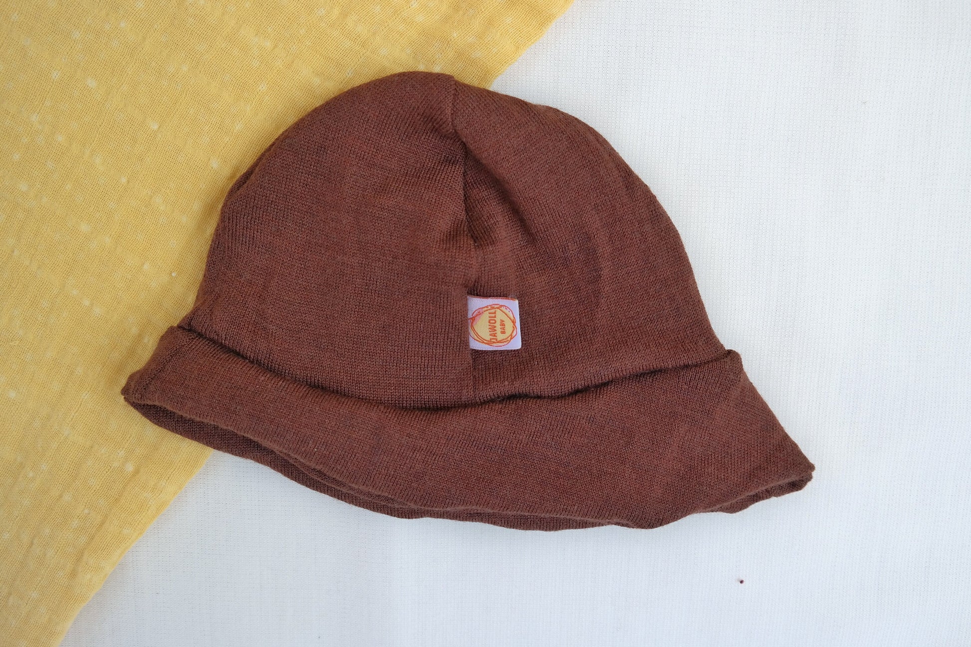 Sonnenhut Sommermütze Baby mit Nackenschutz aus 100 % Upcycling Merinowolle KU 38-41 in Schoko-Braun