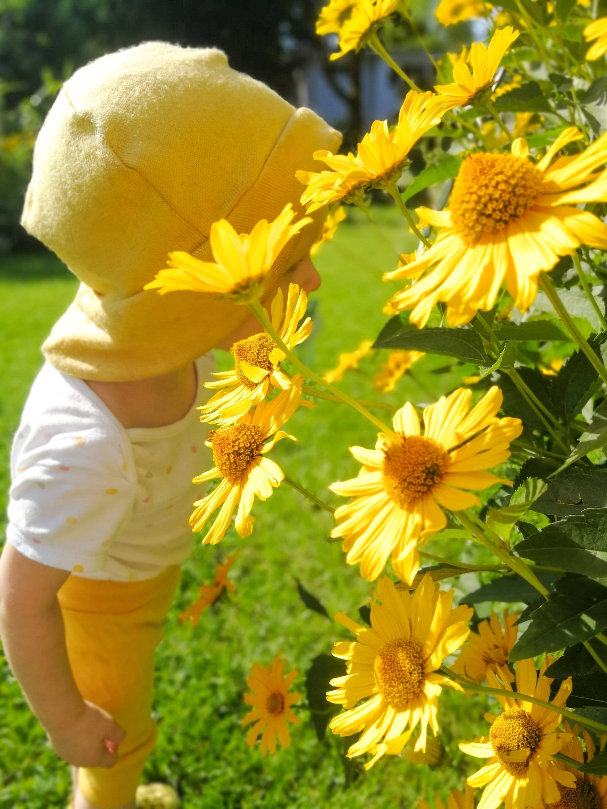 Sonnenhut Sommermütze Baby mit Nackenschutz aus 100 % Upcycling Merinowolle KU 38-41 in Schoko-Braun
