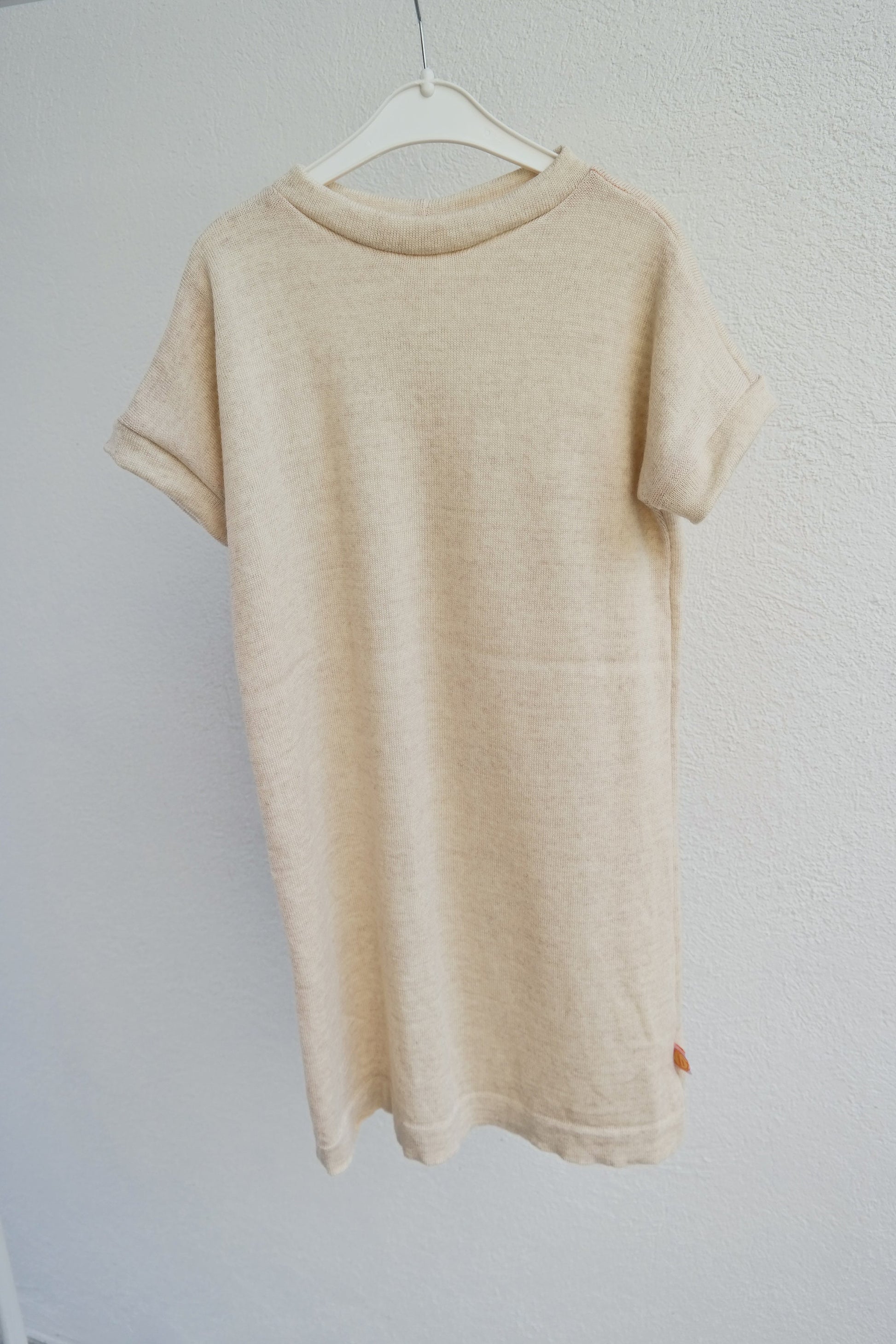 Unisex-Kleid Longshirt 110/116 aus 100% Upcycling Wolle in Naturbeige
