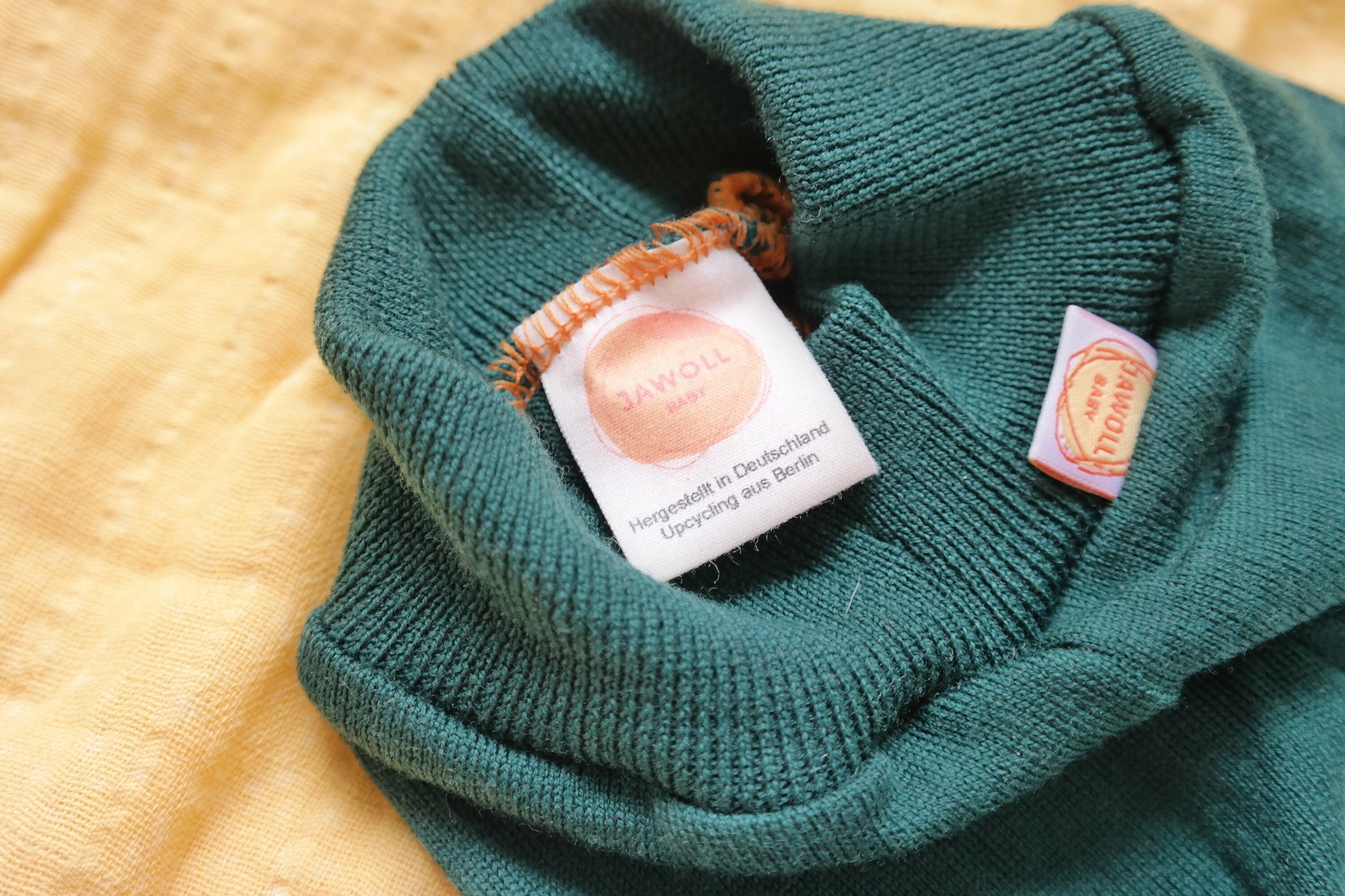 Mitwachs-Hose für Frühchen 40/44 aus Upcycling Wolle in Tannengrün