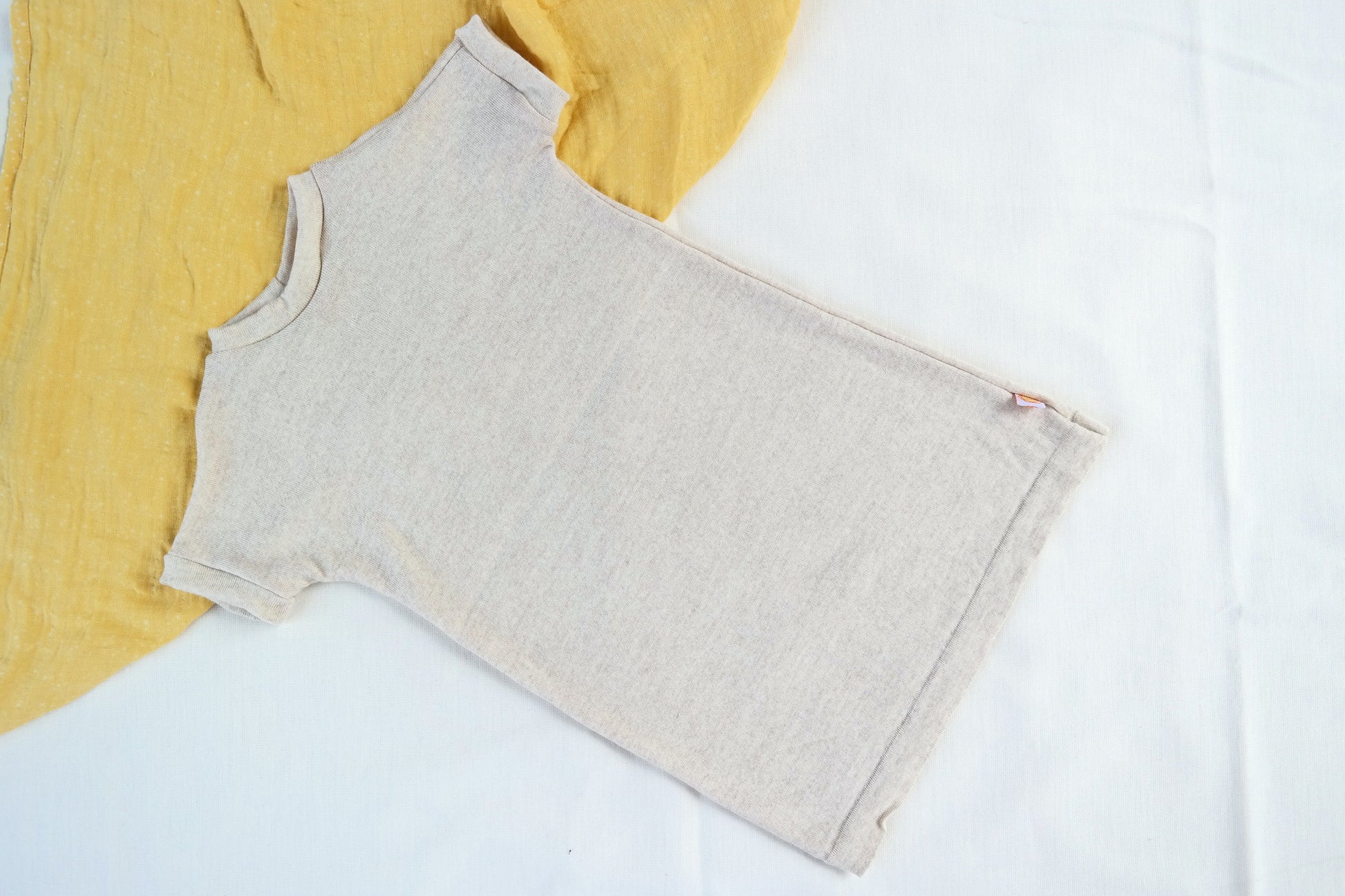 Unisex-Kleid Longshirt 110/116 aus 100% Upcycling Wolle in Naturbeige
