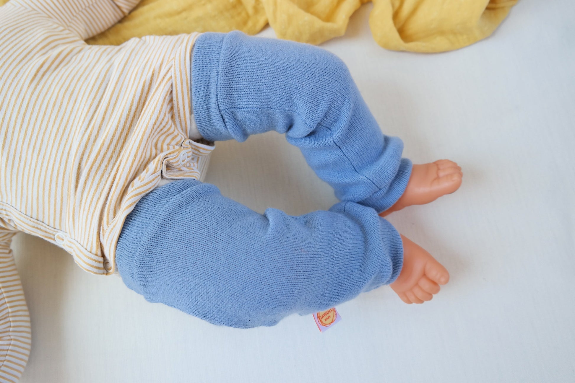 Stulpen für Babys 6-12M aus Upcycling Kaschmir & Seide in Hellblau